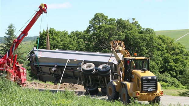 Un camion se renverse à Sainte-Marie