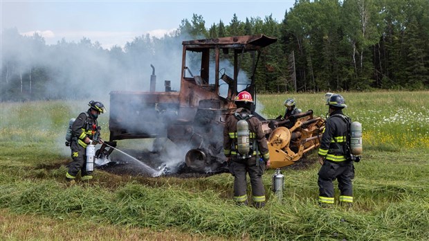 Feu de machine agricole à Saint-Georges