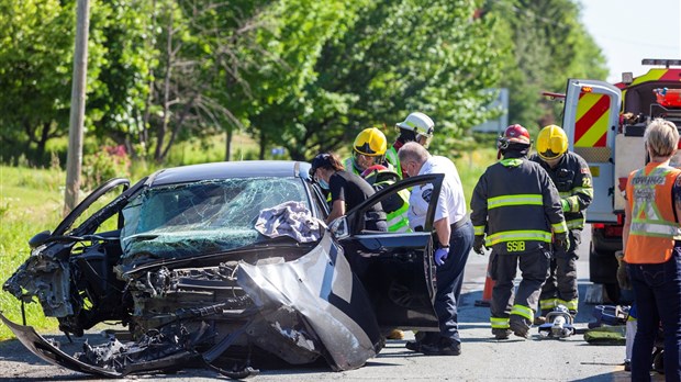 Une voiture percute une remorque sur la route du Golf à Beauceville