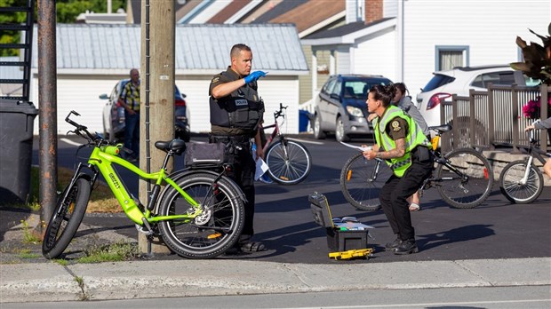 Accident sur le boulevard Dionne: un cycliste blessé gravement