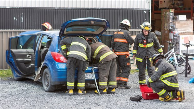 Une voiture en feu à Saint-Georges