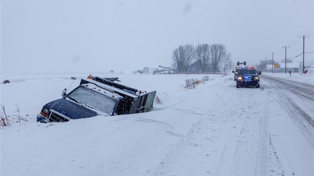 Deux accidents sur la route et un incendie dans la région