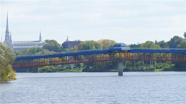 Des bénévoles au coeur de la construction des passerelles