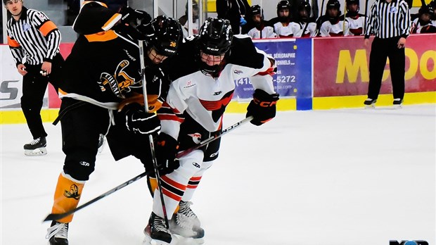 Hockey: première victoire à domicile pour les Chevaliers