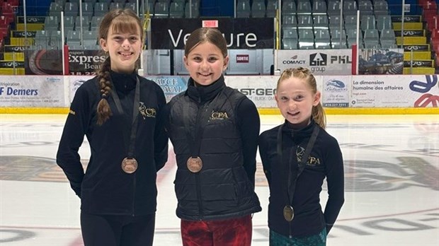 Patinage artistique: trois Beauceronnes reviennent avec une médaille