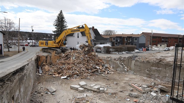 Saint-Georges: l'immeuble du 11 289 sur la 1re Avenue est démoli