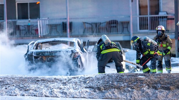 Explosion et incendie de véhicule sur le boulevard Lacroix