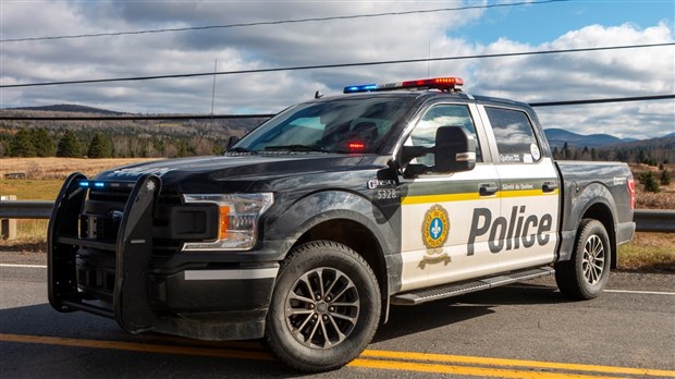 Un camion fait une sortie de route à Saint-Martin