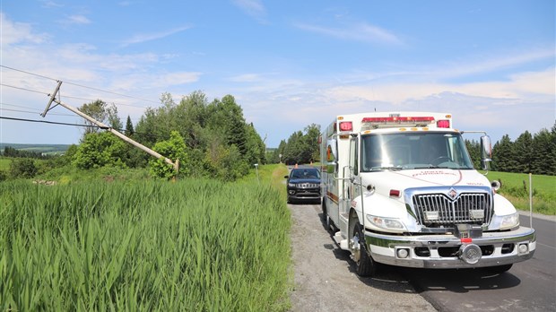 Saint-Joseph-des-Érables: une chute de poteaux cause une panne