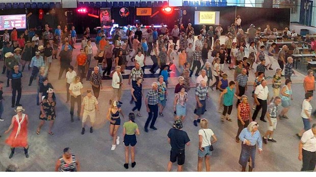 Près de 4 000 participants au Festival «Ça danse en country»