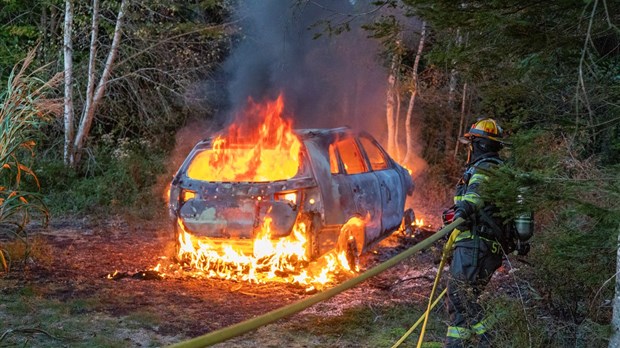 Véhicule en feu à Saint-Joseph-de-Beauce