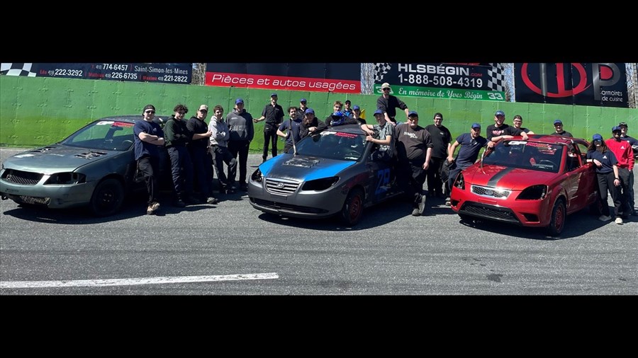 Trois véhicules conçus par des élèves ont coursé à l'Autodrome Chaudière