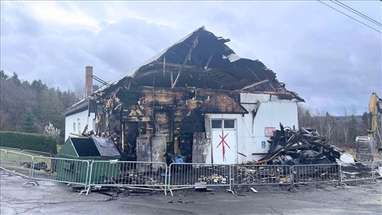 Saint-Côme-Linière: un feu criminel détruit la salle paroissiale