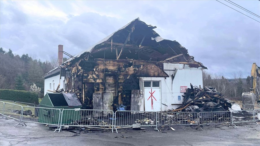 Saint-Côme-Linière: un feu criminel détruit la salle paroissiale