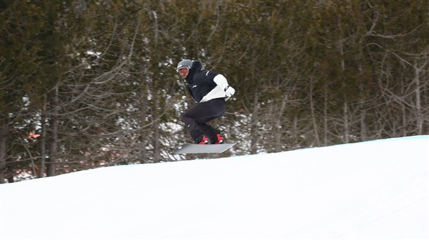 Coupe du monde de snowboard cross: Eliot Grondin à la tête des qualifications