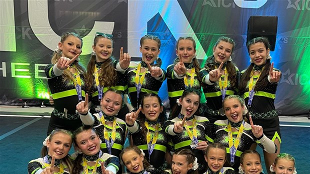 Les Jabs Cheerleading ramènent un nouveau trophée