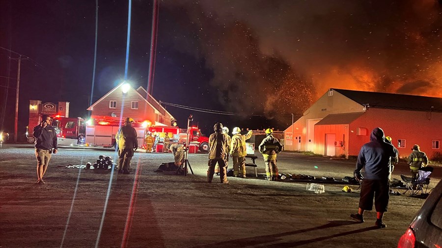 Saint-Honoré-de-Shenley : un incendie majeur éclate à l'Usine Sartigan