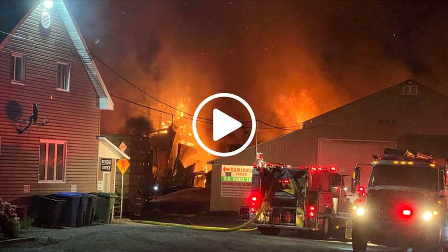 Saint-Honoré-de-Shenley : un incendie majeur éclate à l'Usine Sartigan